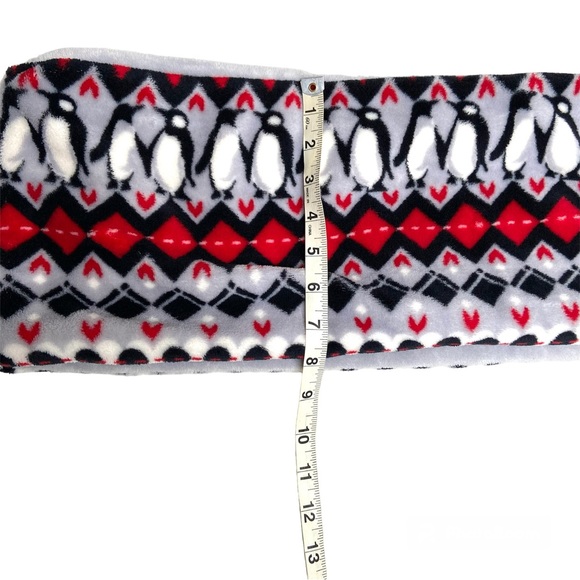 VERA BRADLEY Penguins Intarsia Fleece Loop Scarf - Picture 6 of 13